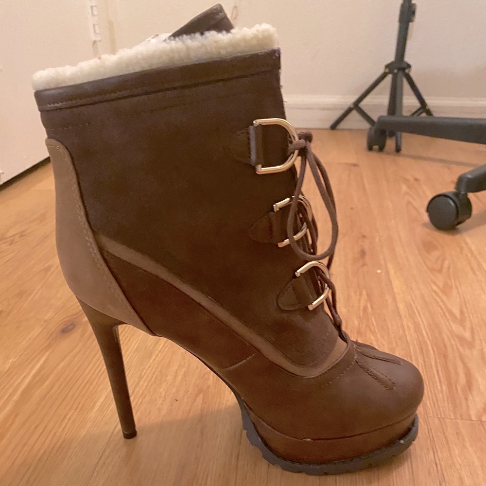Brown platform Lace up boots(new)